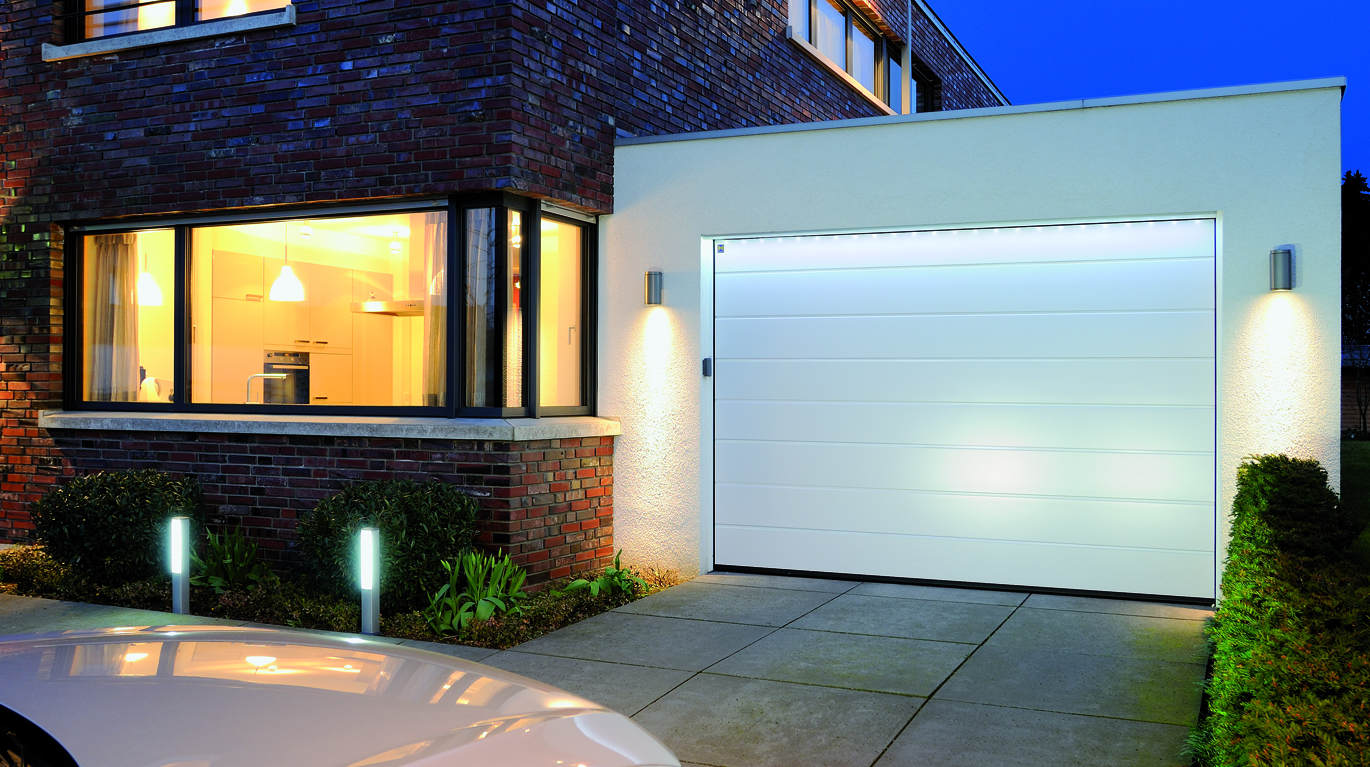 Porte de garage sectionnelle à rainures M - ouverture plafond - New Silkgrain blanc RAL 9016_0