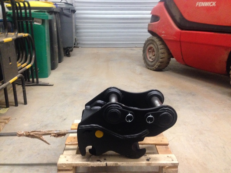 Coupleur mecanique pour minipelle_1