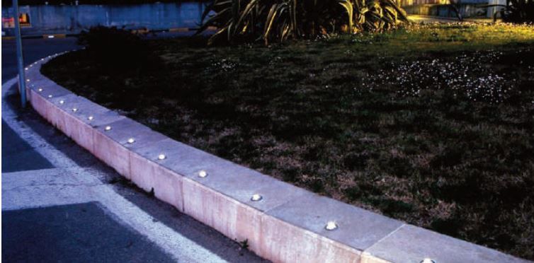 Plot solaire Mity 2 DF 4 diodes blanc - bi-directionnel - 102 mm x 80 mm - pour zones dangereuses_1