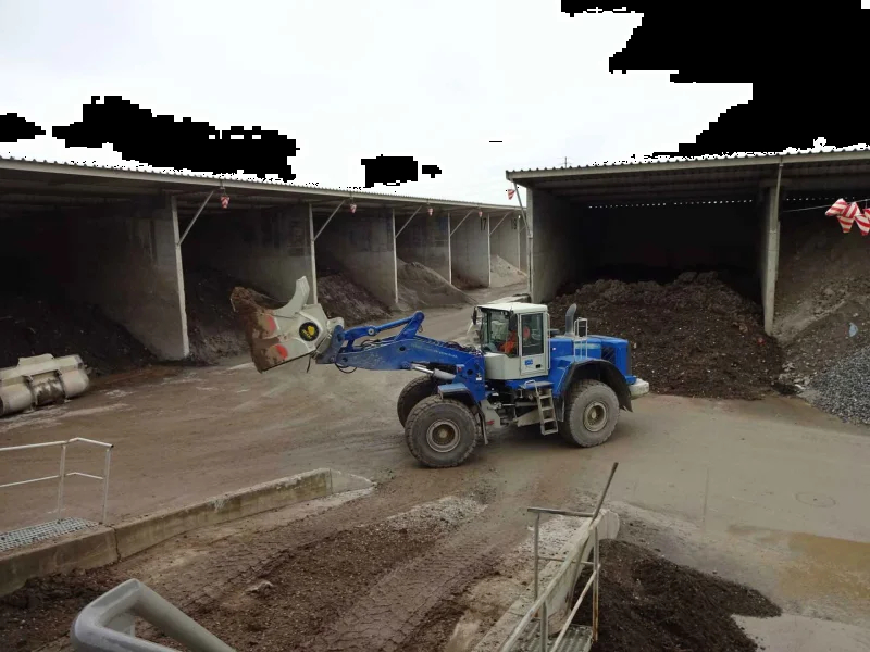 Système d'attache rapide pour chargeuse sur pneus de 5 à 33 tonnes - OilQuick_0