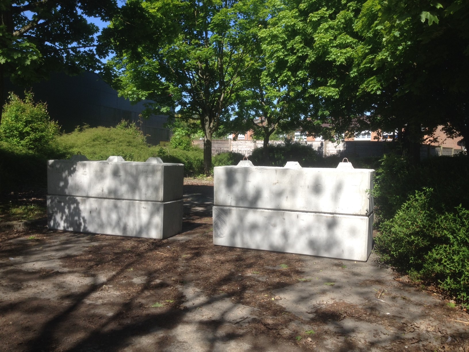 Bloc béton urbain de sécurité SECURIBLOCK Gamme 75-225 - 3 têtes - 2,2T - 225 cm x 75 cm x 60 cm_0