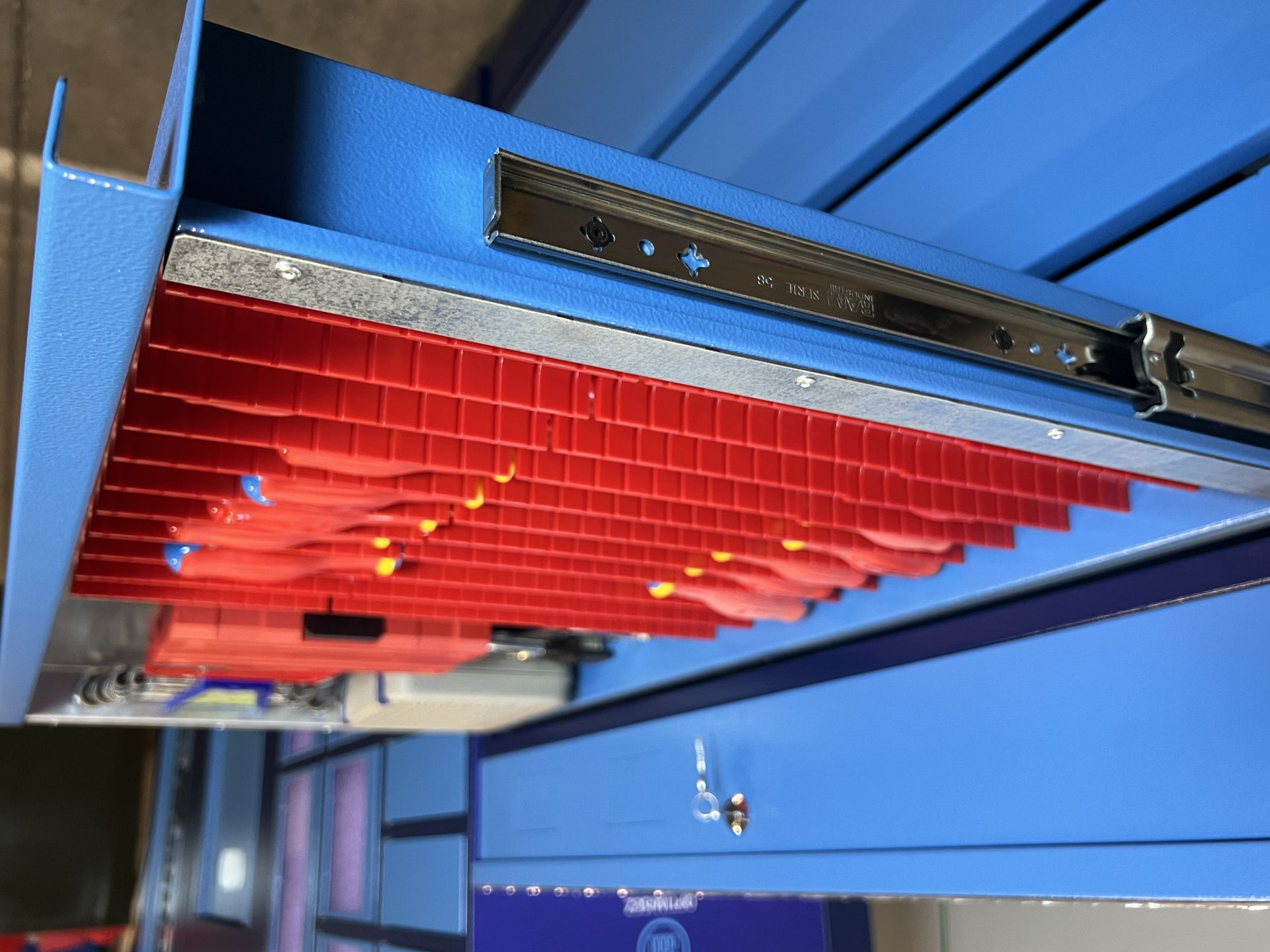Servante connectée - DrawerBox d'ELECTROCLASS avec gestion sécurisée et 11 tiroirs modulables_1