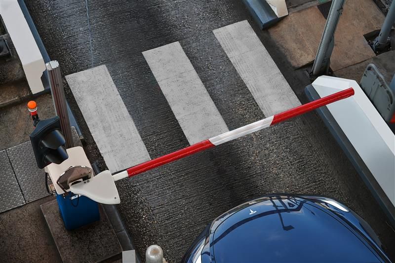 Barrière levante automatique de péage avec lisse FLEX jusqu'à 3,50m - LBA 63 PG FLEX - Haute résistance et sécurité_0
