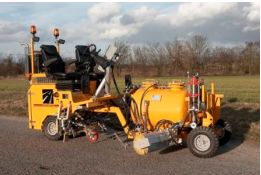 BM 2000 - Machine de marquage routier Borum - Réservoir de carburant 50 litres - Moteur 4 cylindres 44 kW/59 CV_1