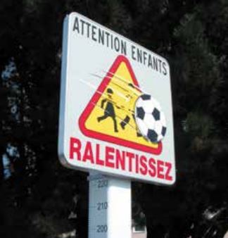 Panneau signalétique abords d'école - Attention enfants - Réf. PAE4b - Dimensions 700x700 mm_0