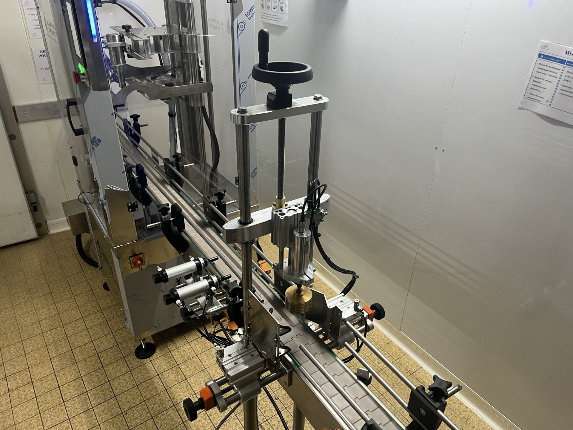 Visseuses bouchons automatiques - Cadence jusqu'à 2000 produits/heure - Compatibles tout type de flacons et bouchons_1