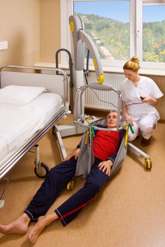 Lève-personne électrique avec fléau basculante pour le transfert de personnes handicapés - handi-move - 2610 (victor)_0