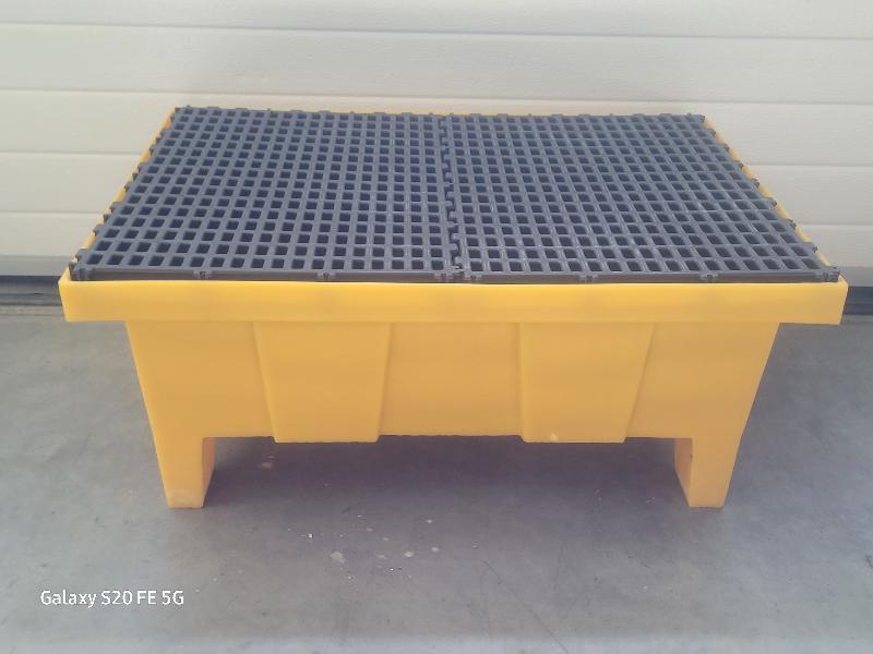 Bac de rétention plastique 70 litres sur pieds avec caillebotis 81x64x34 cm_0
