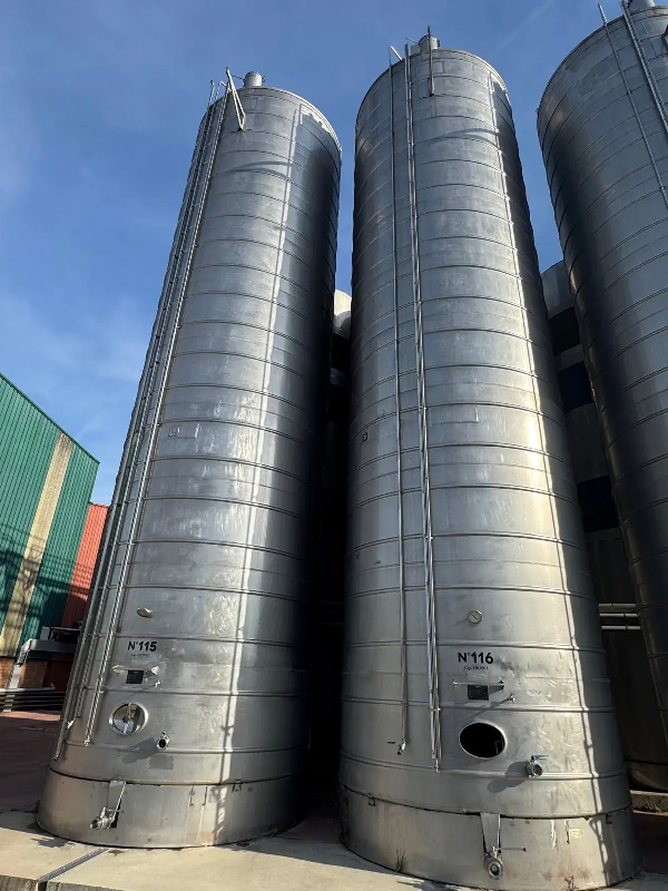 Cuve en acier inoxydable de 120.000 litres_0