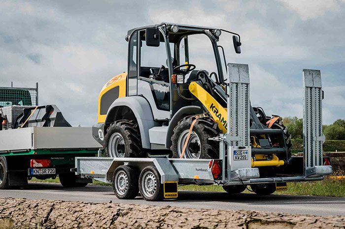 5050 Chargeuse compacte sur pneus - poids léger 2 620 kg - charge de basculement 1 700 kg_0