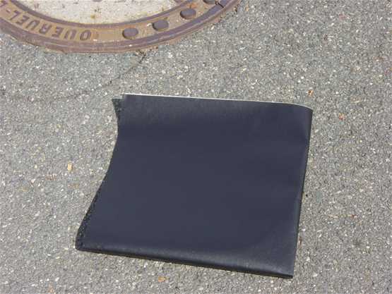 Plaque d'obturation unique, idéale  pour bloquer les déversements accidentels de produits chimiques - PLU50_0