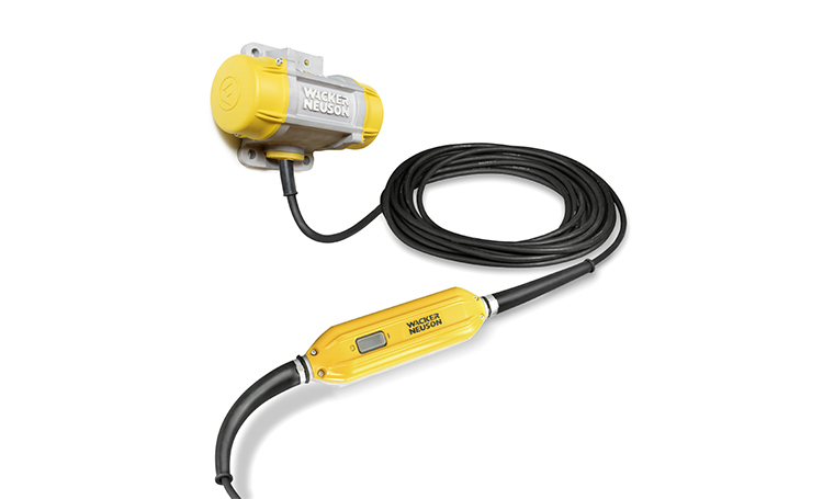 Vibrateur externe wacker neuson pour créer une surface de béton de parement de qualité_0