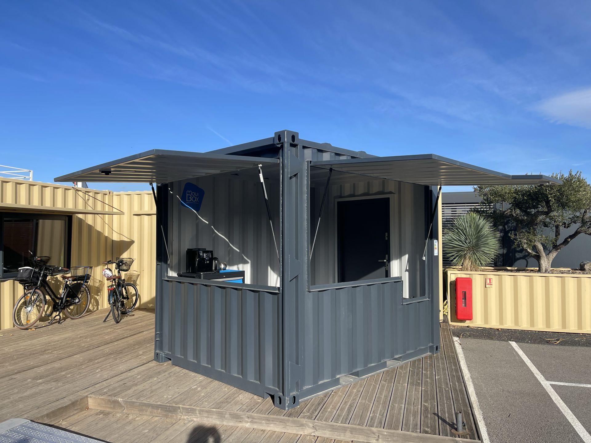 Container aménagé Snack Box 10 pieds - solution clé en main pour food truck et événements_0