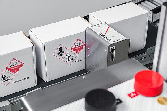 Imprimante jet d'encre haute résolution pour marquage sur carton | markoprint_0