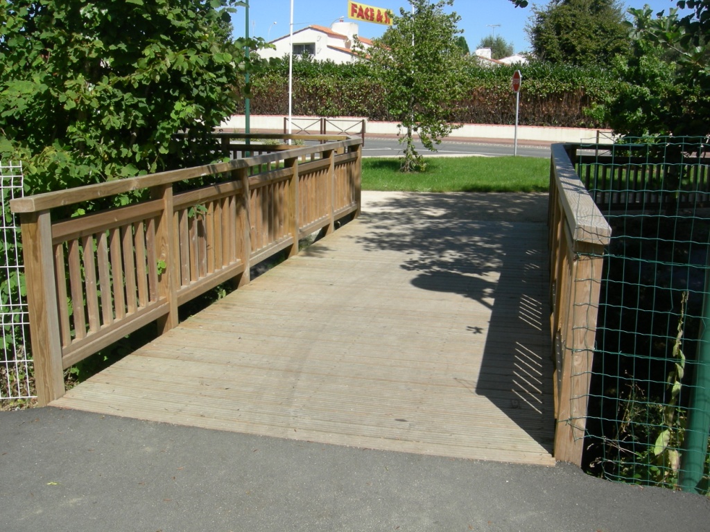 Passerelle avec garde-corps (vertical)_0