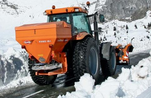 Distributeur de sel et de sable AXEO 18,1 C H200 - KUHN - 1800kg - 1000 à 1500L_0