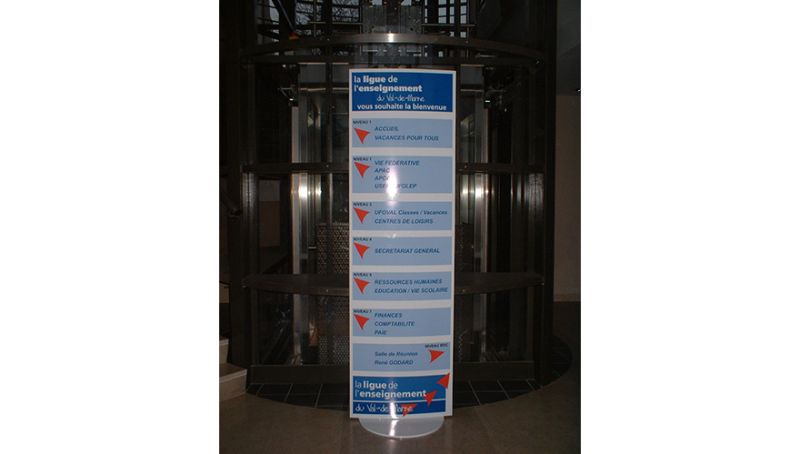 Totem d'intérieur - Pano pour affichage directionnel, informatif et publicitaire_0