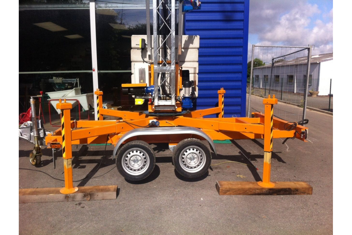 Grue sur remorque mazeau à montage rapide - Tractable par VL - Hauteur sous crochet 12 m - Hauteur maximale flèche 17 m_0
