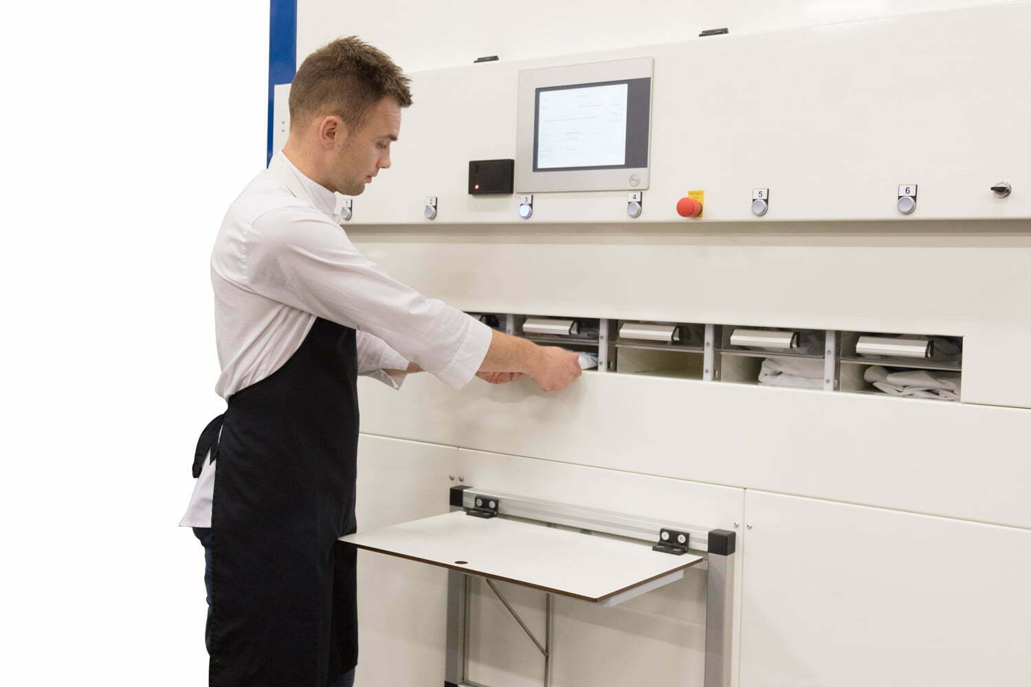 Distributeur automatique de tenues professionnelles pliées - SIZER - idéal pour les établissements avec peu d'espace, gestion intelligente et traçabilité RFID_0
