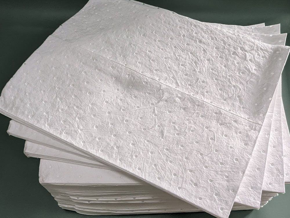 Feuille absorbante pour hydrocarbures 40cm x 45cm_0