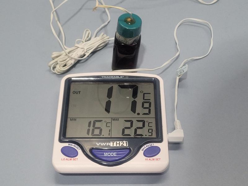 Thermomètre traçable à gros chiffres et triple affichage VWR 620-1584_0