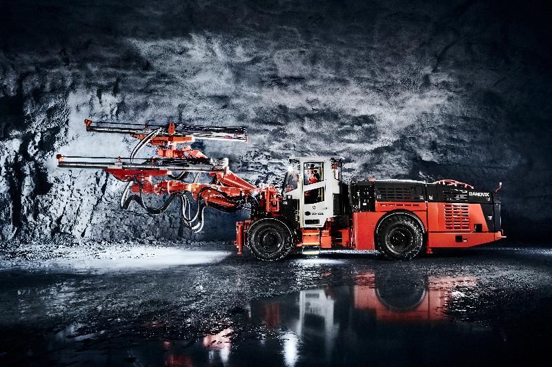 Foreuse de développement minier Sandvik ave glissière télescopique TFX - Batteries 100 kWh - DD422iE_0