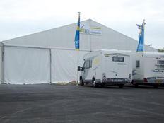Tente de stockage fermée - structure fixe en aluminium - couverture unie - ancrage au sol avec platine - dimensions 20x25x5 m - résistance au vent 100 km/h et à la neige 4 cm/m²_0