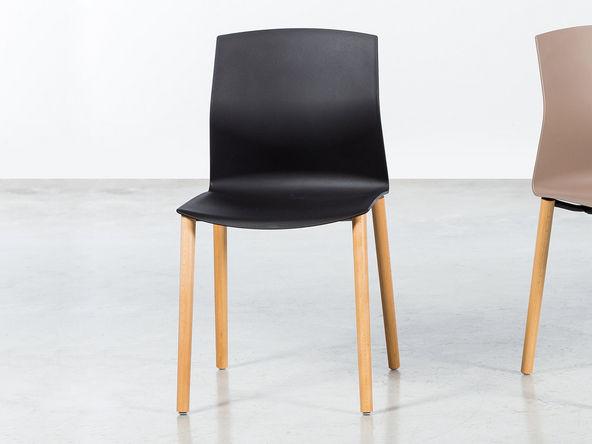 Lot de 4 chaises Kabi Wood pieds bois coque en polypropylène_0