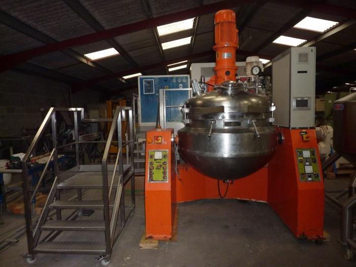 Mélangeur sous vide 500 litres d'occasion - cuve basculante - Pressindustria Chemical Equipment_0