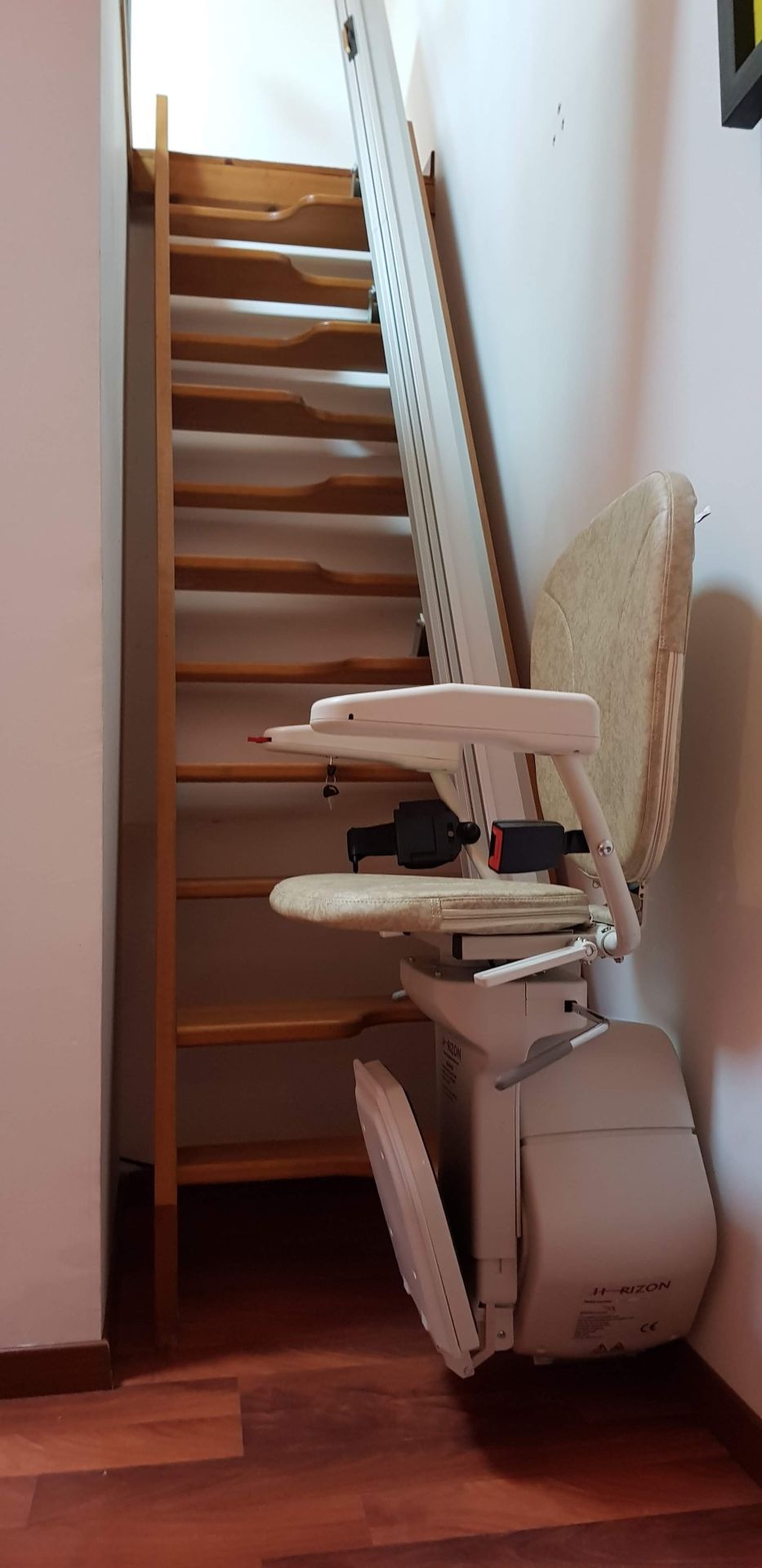 Monte-escalier droit Horizon Standard - Compact, confortable et sécurisé avec options extérieures_0