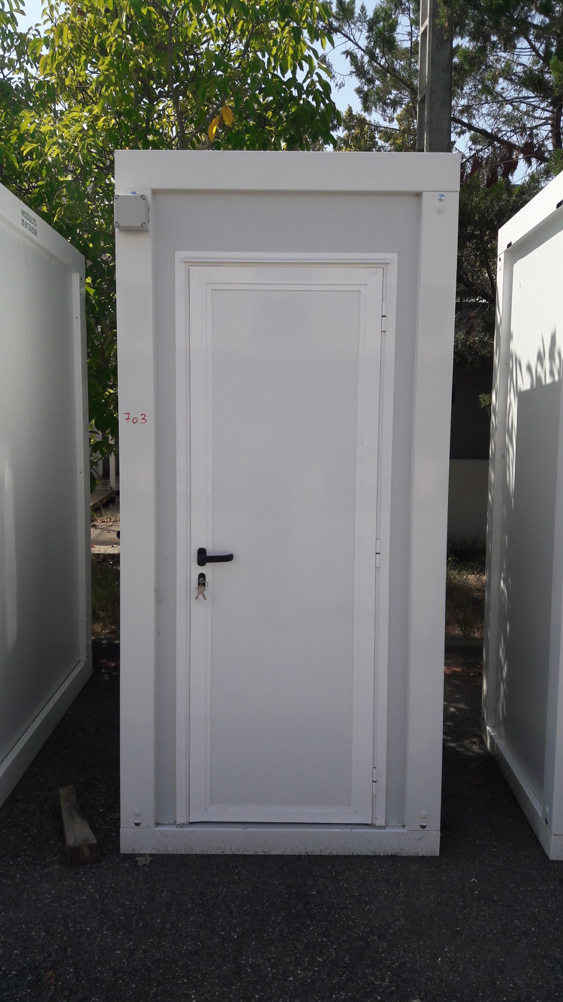 Ref 703 constructions modulaires - bungalow sanitaire neuf 1.19x1.19m avec WC, lavabo et luminaire_0