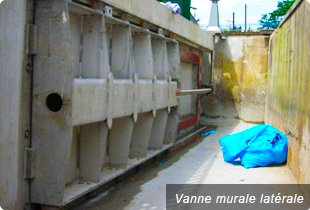 Vannes murales latérales Axeau - étanchéité simple ou double sens - technologie à coins ou galets_0