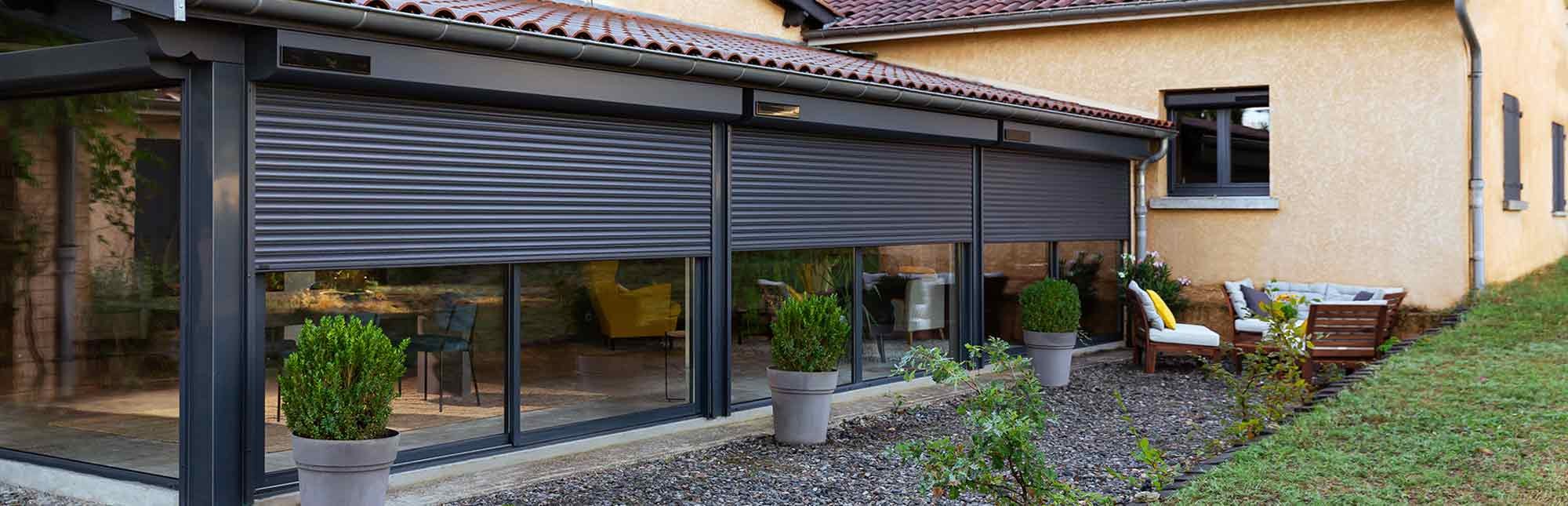 Volet roulant solaire connecté sur mesure - Installation sans travaux, performant, éco-responsable et durable - Fonctionnement à énergie solaire_0