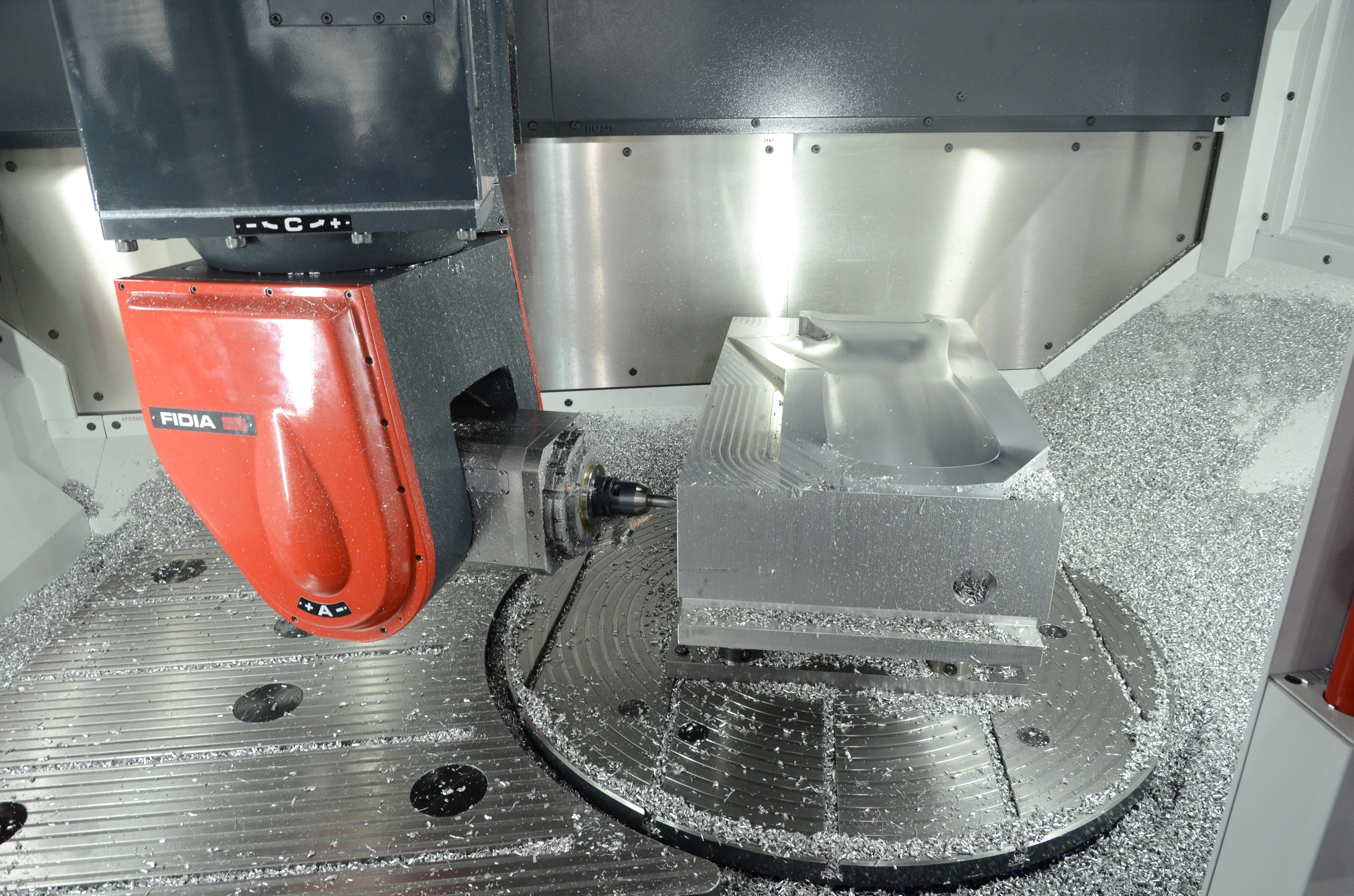 Centre de fraisage UGV 6 axes Fidia KR199 - banc fixe, tête birotative et table circulaire continue_0