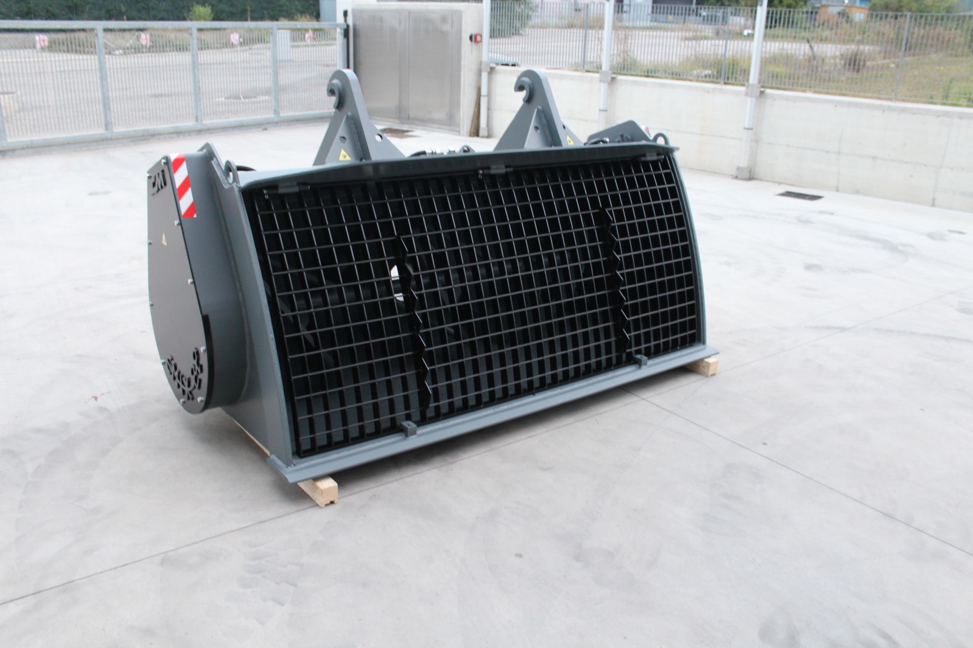Godet malaxeur à béton Mix 1300 - largeur utile 2200 mm - capacité max 1300 L - poids 1130 kg_0