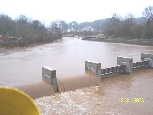 Déversoirs HYDROBEND - Seuil à niveau variable pour la gestion des débits d’orage et la protection contre les inondations_0