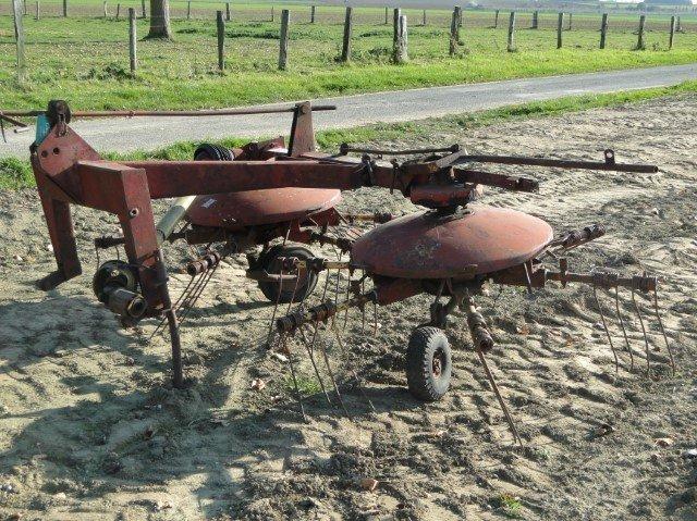 Faneur andaineur New Holland - 2 toupies - Largeur 1,5 m - Occasion - Année 2005_0