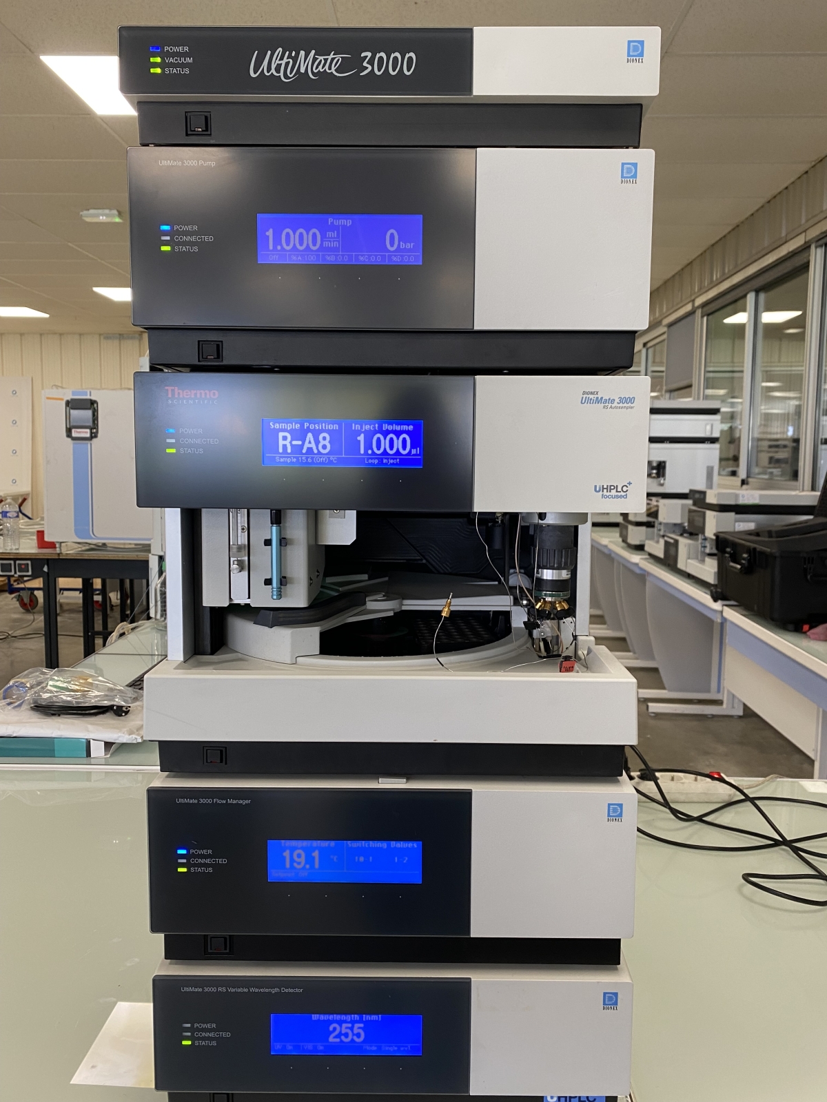 Systéme thermo ultimate 3000 d'occasion pour chromatographie liquide - p2205-1518_0