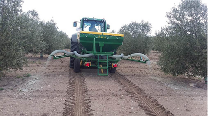 Epandeur d'engrais localisé - Fertifruit - 2000 litres - Technologie SONAR - Bras extensible 10m_0