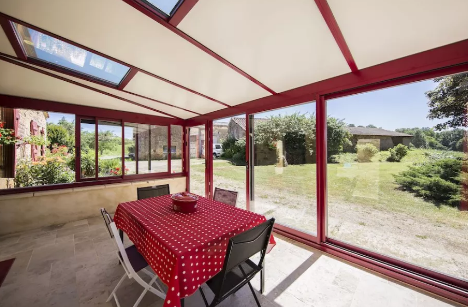 Véranda classique en aluminium personnalisable - Lignes simples et épurées - Gamme Klassique_0