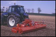 Herse rotative avec semoir