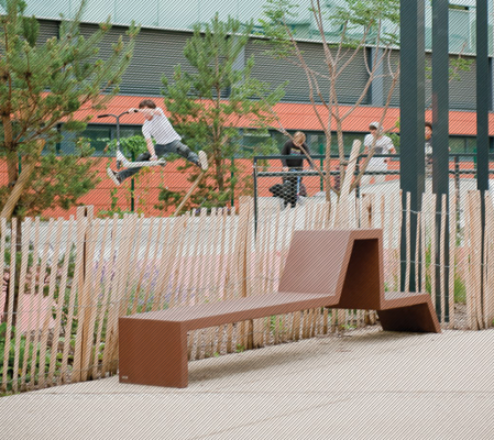 Banc public en bois moderne - EUDALD III par Comas-Pont Architectes - très grande taille, polyvalent, acier corten_0