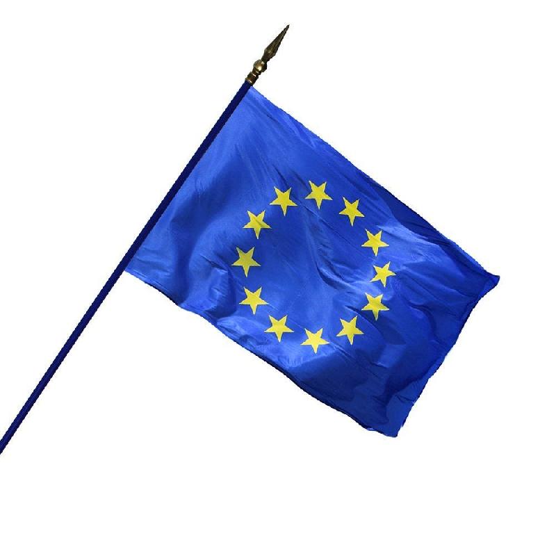 Drapeau Union Européenne - 80 x 120 cm - Hampe bois gainée de plastique avec flamme bronze_0