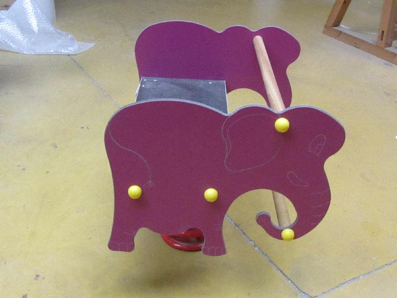 Jeu sur ressort 1 place - double figurine éléphant Babar_0