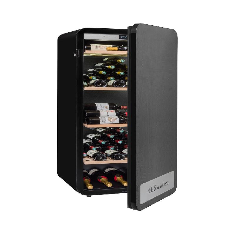 La Sommeliere APOGEE150N Cave de vieillissement avec contrôle à distance 147 bouteilles. Porte pleine avec serrure. Classe énergétique E. Noire, L_0