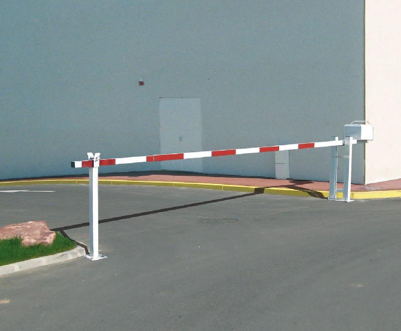 Barrières levantes universelles en aluminium ou acier - Largeurs ajustables de 3,05 à 6,40 mètres_0