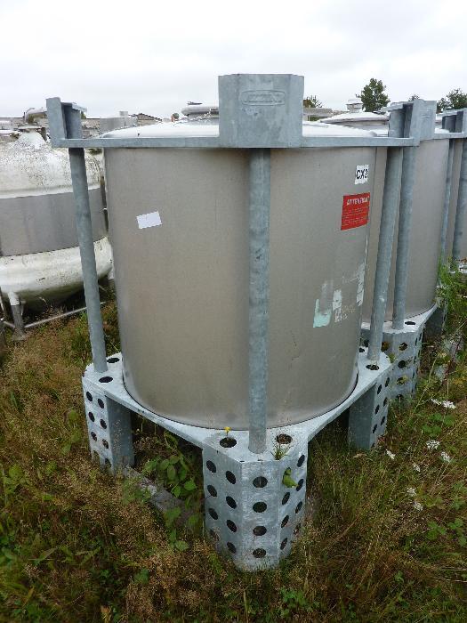 Cuve simple enveloppe AZZINI PLV1000 d'occasion - 1000 litres - sur châssis avec fond conique_0