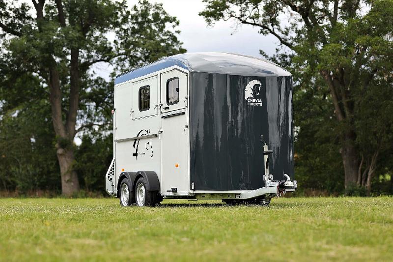 Remorque pour transport d'animaux - 2 places diagonales - cheval liberté maxi 2_0