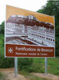 Panneaux d'information culturelles et touristiques - valorisation du patrimoine et richesse historique locale_0