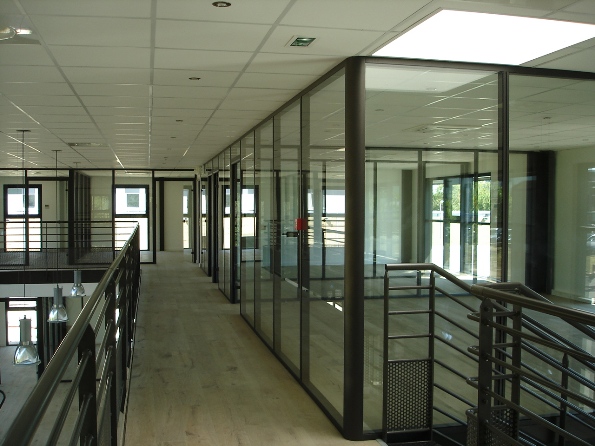 Cloisons double peau transparentes en vitrages feuilletés de sécurité_0